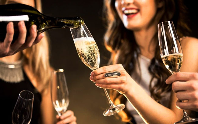The Best Ways to Enjoy Champagne