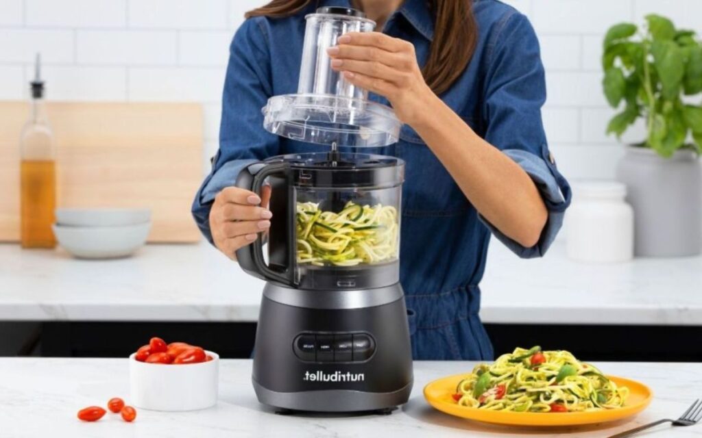 Can I put hot food in my food processor?