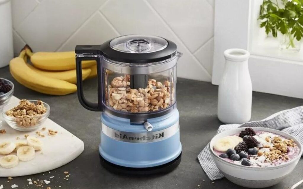 What kind of food processor is best for making smoothies?