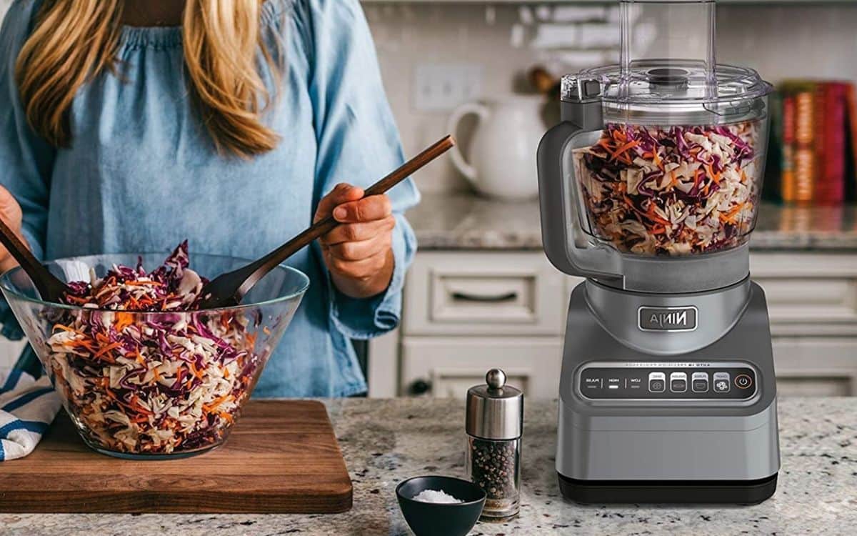 What's The Difference Between a Food Processor and a Blender?
